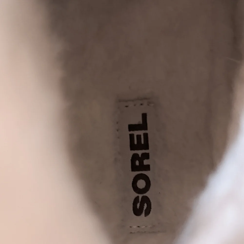 Sorel Nakiska Tan Winter Boots with White Trim Size 7 MSRP $104.95